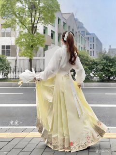kaiyun.com选拔一条浅粉色或淡蓝色的马面裙-kaiyun在线登录网址